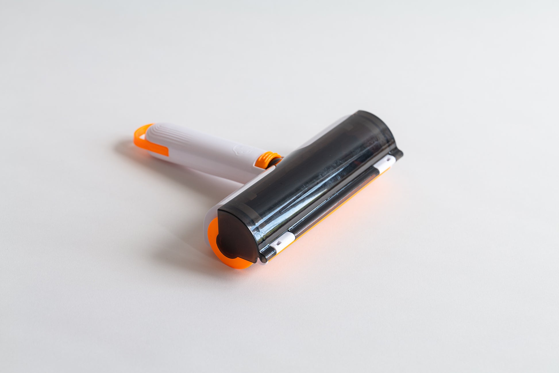 Weiße-orange Haustier-Haarentfernungsbürste von oben