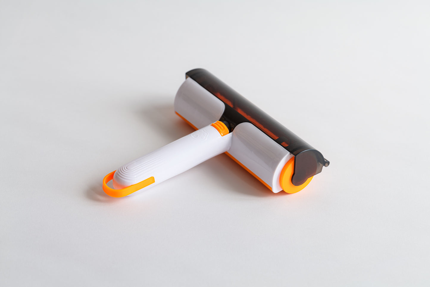 Weiße-orange Haustier-Haarentfernungsbürste von der Rückseite